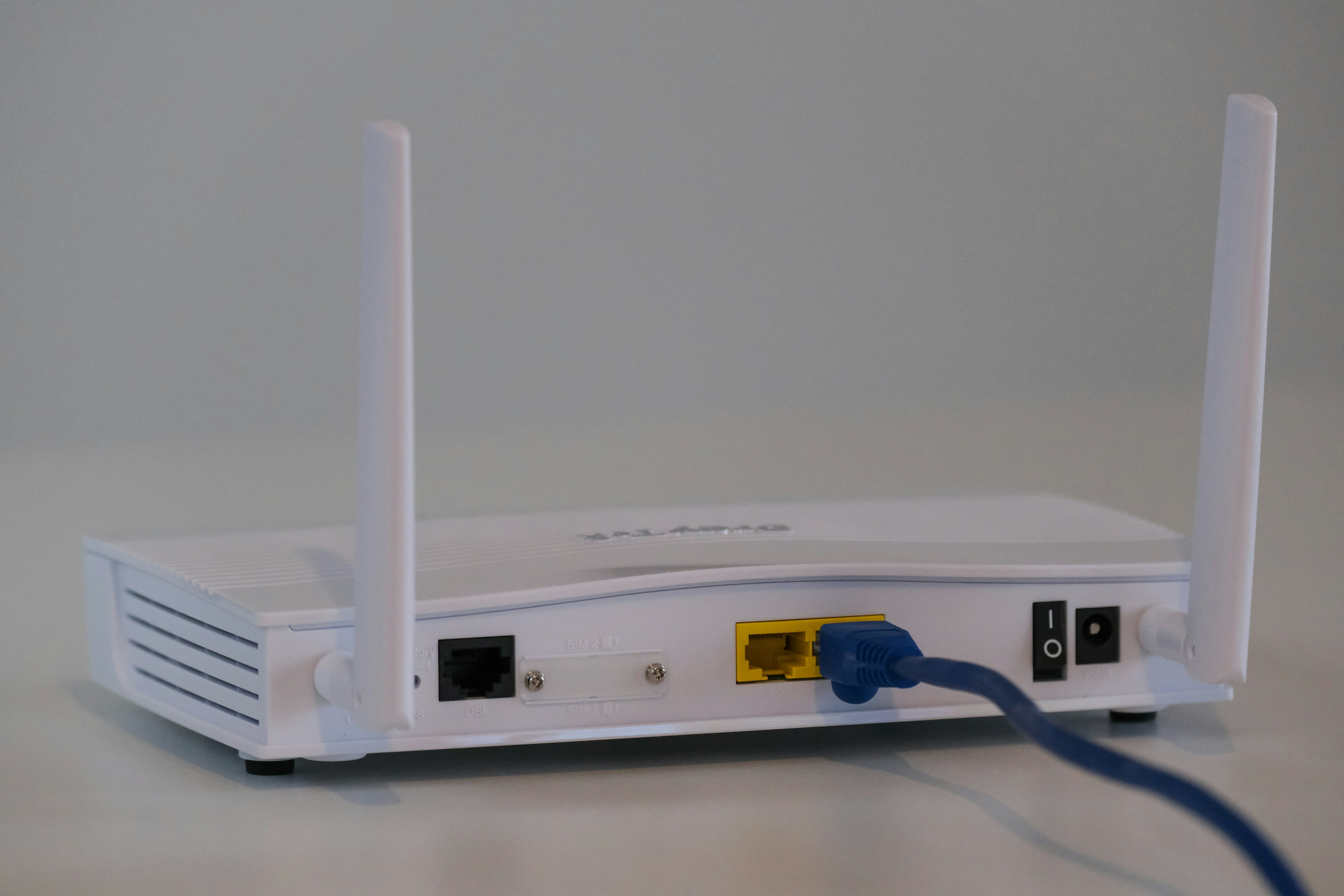 Кабель жалғанған үй Wi-Fi роутери